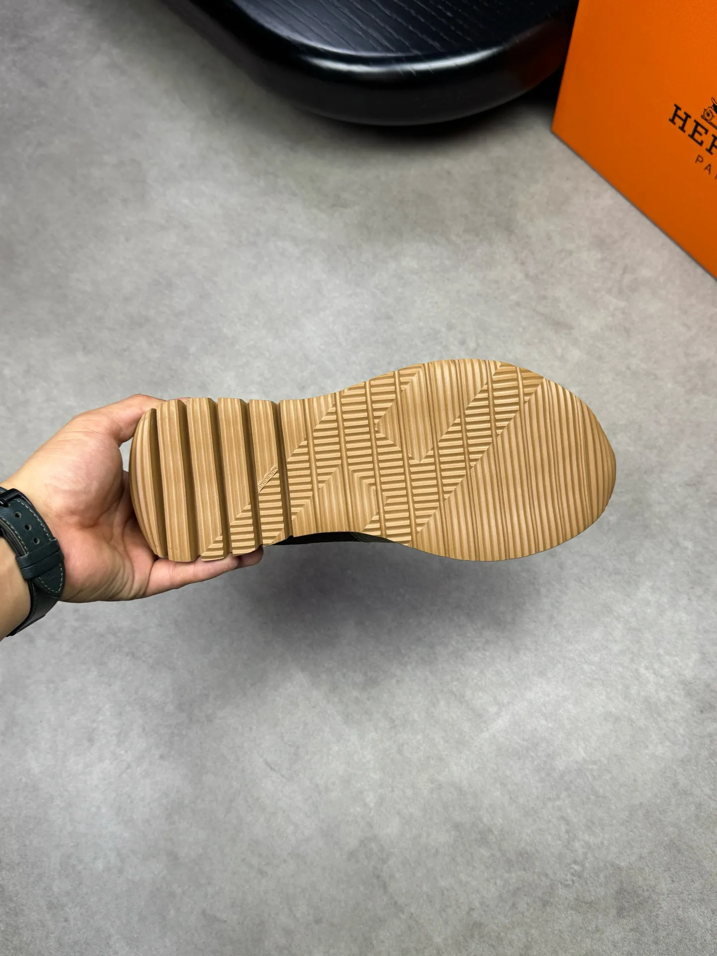 [HERMES] Hermès men's shoes 💰680💰 - high-end quality original items 🔍🔍🔍 casual sports shoes - upper: 🔝 suede environmentally friendly leather, brand high mercerized canvas body with forged ´H´ totem, tongue webbing injection molded brand logo - lining: brand canvas, foot pads; water-dyed cowhide -Outsole: ultra-light T men's shoes 💰U foam; two-color molded outsole -Ultra-high quality control, fine workmanship: highlighted (high-end, extravagance, grade) -Size: 39-44 (38, 45, can be customized)